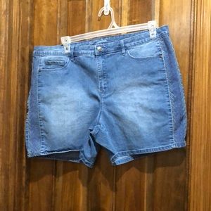 Never worn, Gloria, Vanderbelt, 18 W, Blue Jean shorts with multithread design